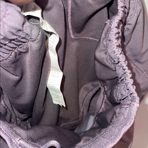 Lululemon Hotty Hot Short II *2.5" - Picture 5 of 5